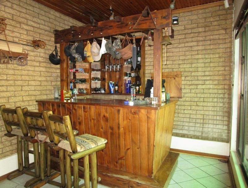 4 Bedroom Property for Sale in Langenhovenpark Free State